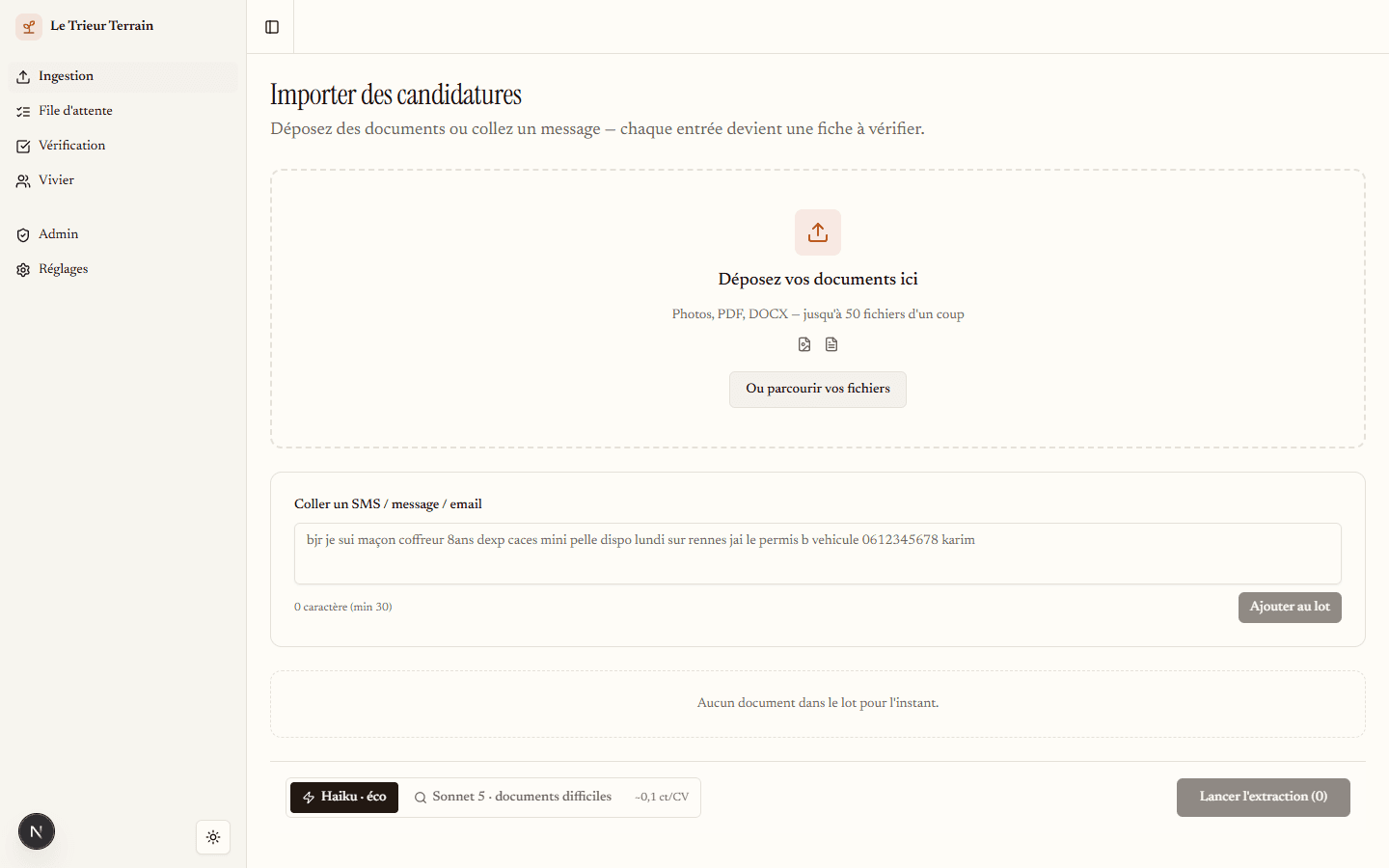 Écran d'import du Trieur Terrain : zone de dépôt de documents et champ pour coller un SMS de candidat